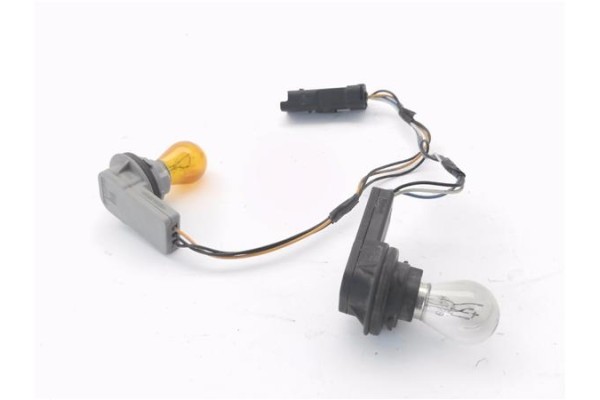 Recambio de portalámparas para opel vivaro 2.0 cdti referencia OEM IAM 93854431 4416771 