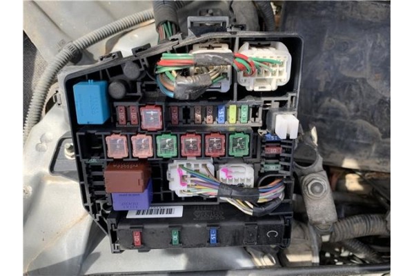 Recambio de caja fusibles/rele para toyota yaris (ksp9/scp9/nlp9) 1.4 active referencia OEM IAM 8264147020 72818502 