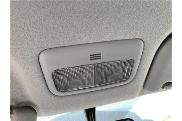 Recambio de luz delantero central techo para toyota yaris (ksp9/scp9/nlp9) 1.4 active referencia OEM IAM 812600D030B0  