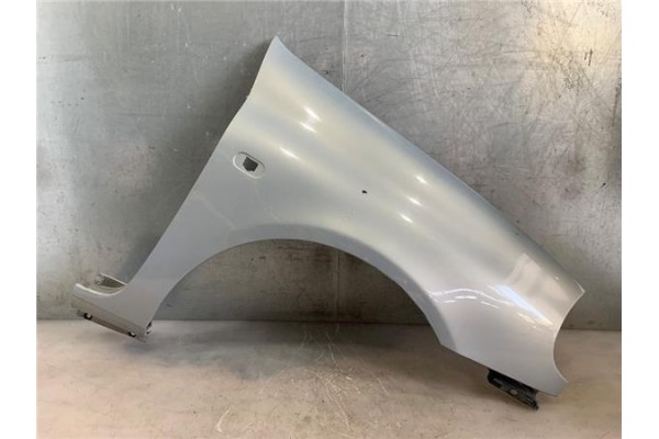 Recambio de aleta delantero derecha para renault clio ii fase i (b/cb0) 1.4 alize referencia OEM IAM 7701471381  
