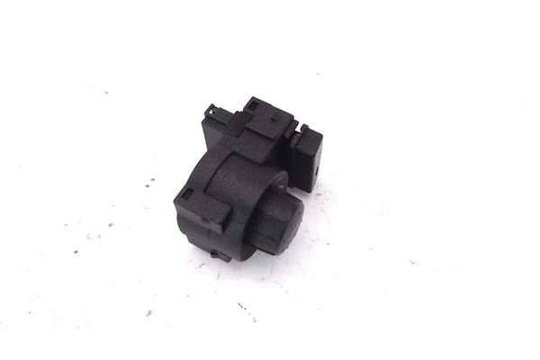 Recambio de interruptor regulacion altura faros para ssangyong rexton 2.7 270 xdi limited referencia OEM IAM 8586008c00  