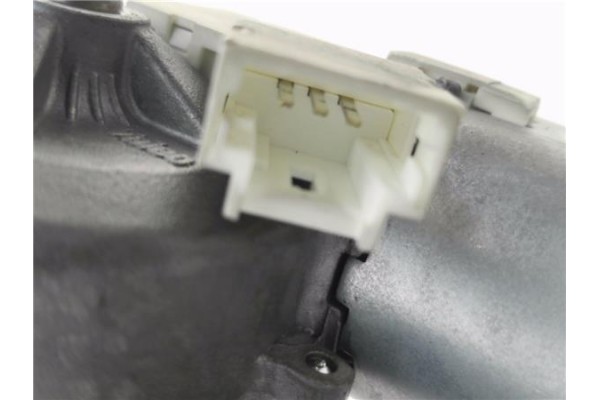 Recambio de motor limpiaparabrisas trasero para opel vivaro 2.0 cdti referencia OEM IAM 7700311690  