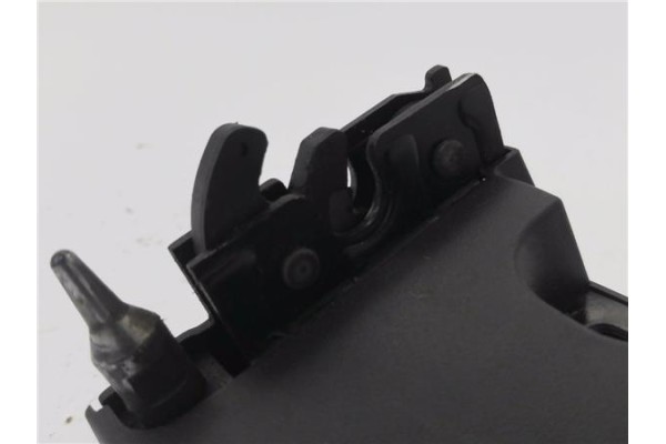 Recambio de cerradura puerta trasero derecha para opel vivaro 2.0 cdti referencia OEM IAM 91166044  