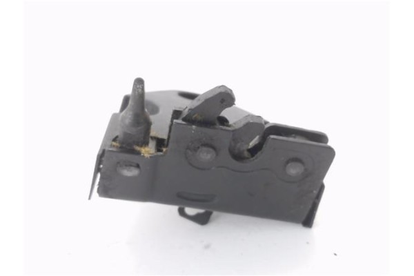 Recambio de cerradura puerta trasero izquierda para opel vivaro 2.0 cdti referencia OEM IAM 93851809  