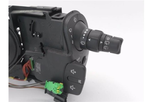 Recambio de mando intermitencia para renault clio iii 1.4 16v referencia OEM IAM 8200245499 88102002027 