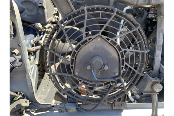 Recambio de electroventilador para toyota land cruiser (j12) 3.0 d-4d (kdj120) referencia OEM IAM 8845360010 8845460040 