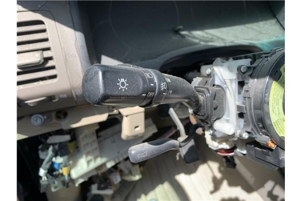 Recambio de mando intermitencia para toyota land cruiser (j12) 3.0 d-4d (kdj120) referencia OEM IAM 843106B600 8430660080 