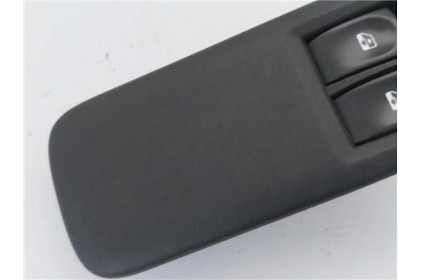 Recambio de mando elevalunas delantero izquierdo para renault clio iii 1.4 16v referencia OEM IAM 8200356519  