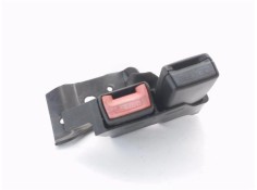 Recambio de anclaje cinturon trasero izquierdo para renault clio iii 1.4 16v referencia OEM IAM 33047670 33047162 