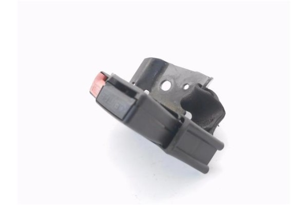 Recambio de anclaje cinturon trasero izquierdo para renault clio iii 1.4 16v referencia OEM IAM 33047670 33047162 