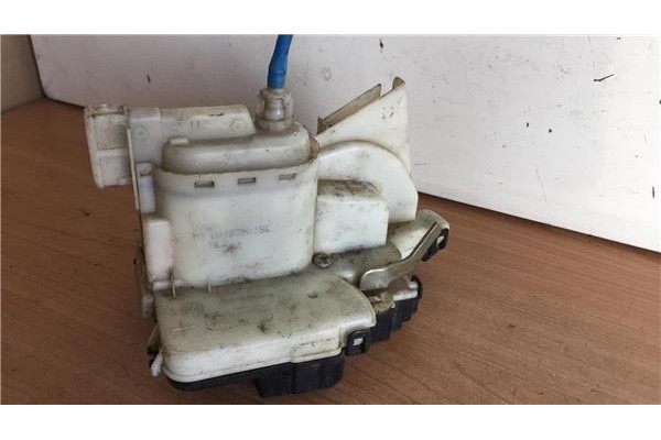Recambio de cierre electromagnetico trasero izquierdo para volkswagen golf iii (1h1) 1.6 cl referencia OEM IAM 9390156  