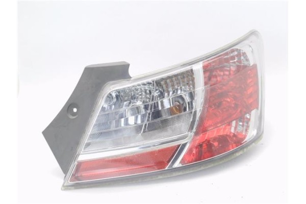 Recambio de piloto trasero derecho para daihatsu materia (m4_) 1.3 referencia OEM IAM 22051858  