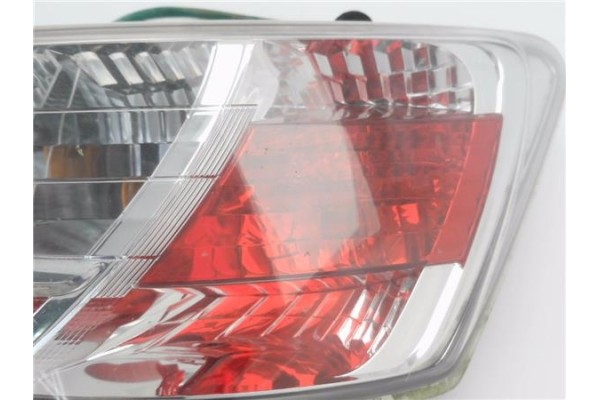 Recambio de piloto trasero derecho para daihatsu materia (m4_) 1.3 referencia OEM IAM 22051858  