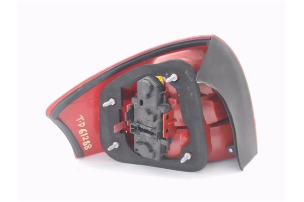 Recambio de piloto trasero derecho para audi a6 berlina (4b2) 2.8 referencia OEM IAM 084411943R  