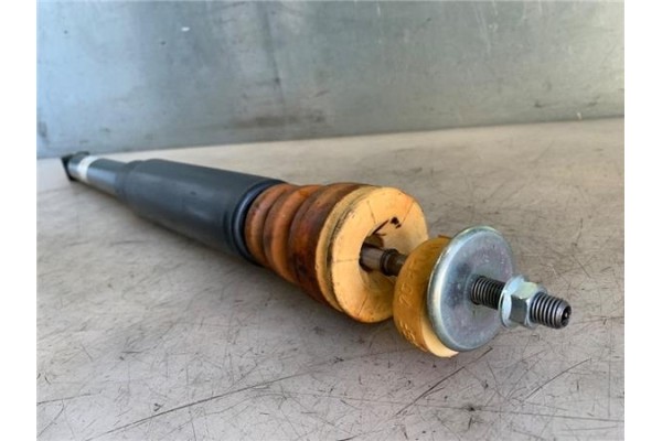 Recambio de amortiguador trasero izquierdo para honda jazz (gk) 1.3 comfort referencia OEM IAM 32118055132  