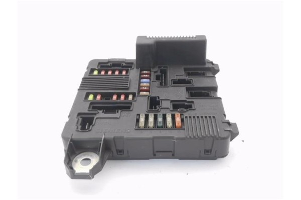 Recambio de caja fusibles/rele para renault megane ii (bm0/1_, cm0/1_) 1.5 dci (bm0f, cm0f) referencia OEM IAM 8200306033C S1183