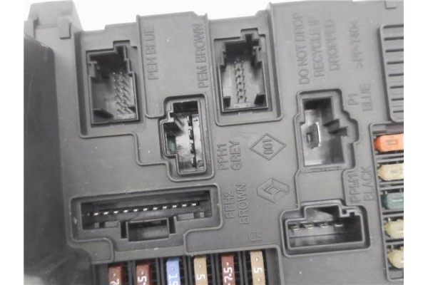 Recambio de caja fusibles/rele para renault megane ii (bm0/1_, cm0/1_) 1.5 dci (bm0f, cm0f) referencia OEM IAM 8200306033C S1183