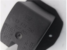 Recambio de tapa exterior combustible para opel meriva 1.7 cdti referencia OEM IAM 93318785 13123250 