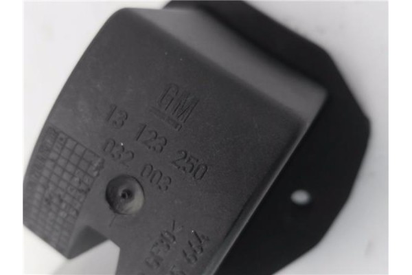 Recambio de tapa exterior combustible para opel meriva 1.7 cdti referencia OEM IAM 93318785 13123250 