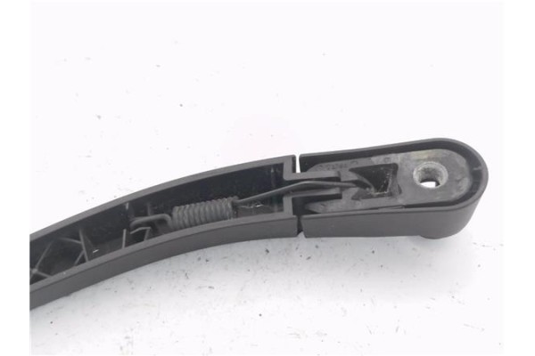 Recambio de brazo limpiaparabrisas trasero para mercedes-benz clase b (bm 245) 2.0 180 cdi (245.207) referencia OEM IAM A1698200