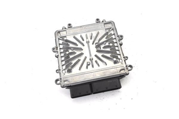Recambio de centralita para volvo xc90 d5 referencia OEM IAM 30771550AB 0281012103 