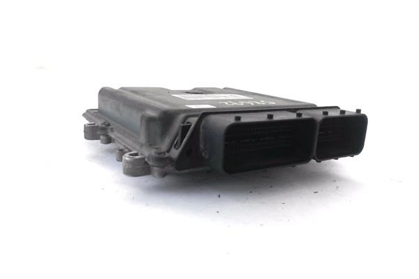 Recambio de centralita para volvo xc90 d5 referencia OEM IAM 30771550AB 0281012103 
