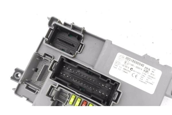 Recambio de caja fusibles/rele para fiat punto / grande punto (199) 1.4 referencia OEM IAM 00518690940 116RI000674 