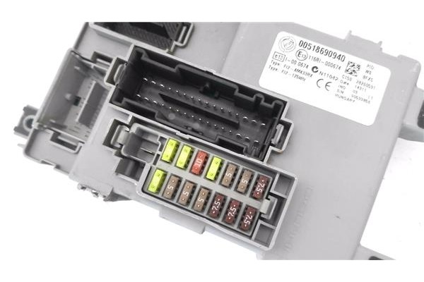 Recambio de caja fusibles/rele para fiat punto / grande punto (199) 1.4 referencia OEM IAM 00518690940 116RI000674 