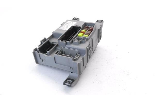 Recambio de caja fusibles/rele para fiat punto / grande punto (199) 1.4 referencia OEM IAM 00518690940 116RI000674 
