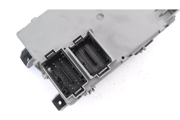 Recambio de caja fusibles/rele para fiat punto / grande punto (199) 1.4 referencia OEM IAM 00518690940 116RI000674 