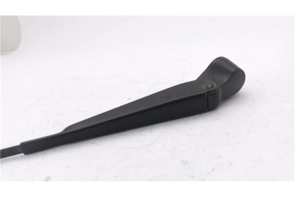 Recambio de brazo limpiaparabrisas trasero para ford fusion (cbk) 1.6 tdci referencia OEM IAM 2S117106AB  