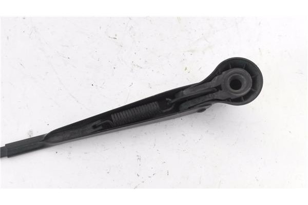 Recambio de brazo limpiaparabrisas trasero para ford fusion (cbk) 1.6 tdci referencia OEM IAM 2S117106AB  