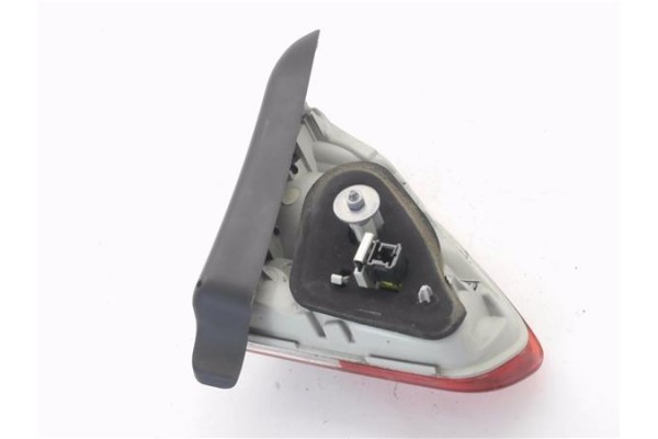 Recambio de piloto porton trasero derecho para peugeot 2008 1.2 access referencia OEM IAM 9678074580  