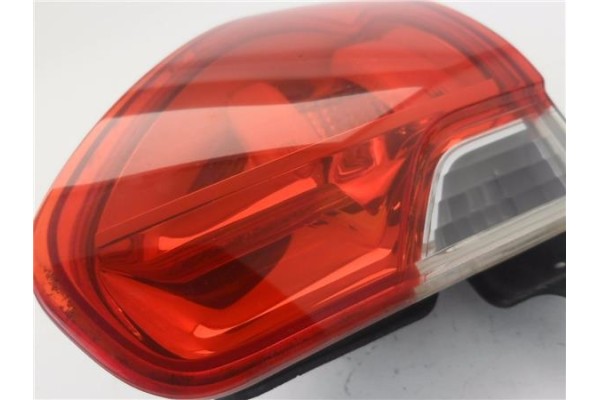Recambio de piloto porton trasero derecho para peugeot 2008 1.2 access referencia OEM IAM 9678074580  
