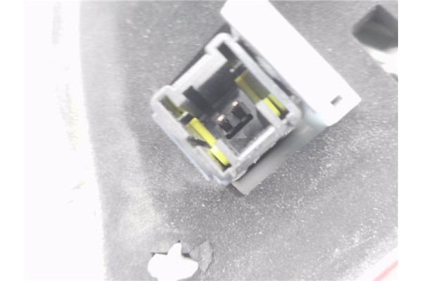 Recambio de piloto porton trasero izquierdo para peugeot 2008 1.2 access referencia OEM IAM 9678074480  