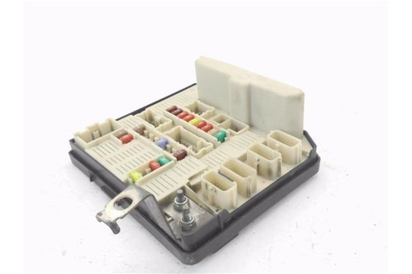 Recambio de caja fusibles/rele para renault kangoo ii (f/kw0) 1.5 expression profesional referencia OEM IAM 8201044237B  