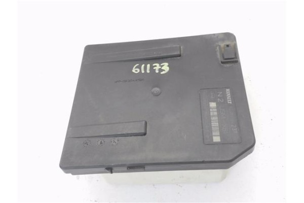 Recambio de caja fusibles/rele para renault kangoo ii (f/kw0) 1.5 expression profesional referencia OEM IAM 8201044237B  