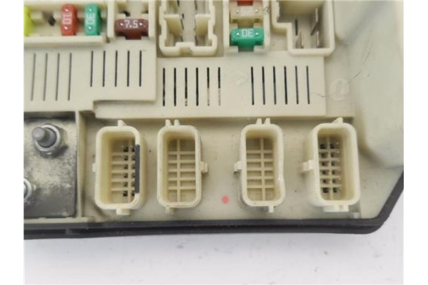 Recambio de caja fusibles/rele para renault kangoo ii (f/kw0) 1.5 expression profesional referencia OEM IAM 8201044237B  