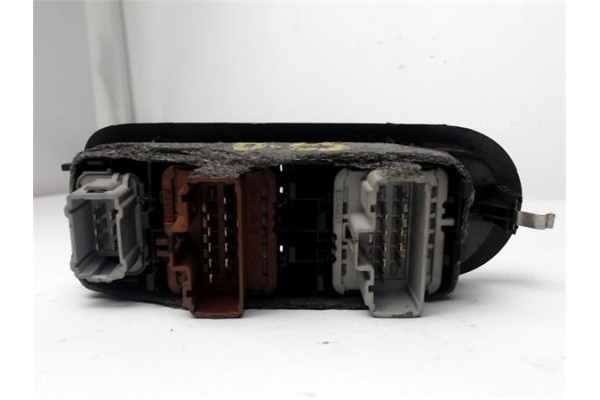 Recambio de mando elevalunas para renault scenic ii (jm) 1.5 dci (jm02, jm13) referencia OEM IAM 156018070  