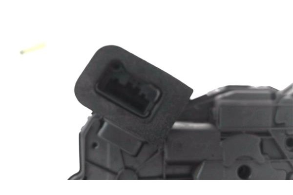 Recambio de cierre electromagnetico delantero izquierdo para seat ateca (khp) 1.5 style referencia OEM IAM 45810180 B5C5TB837015