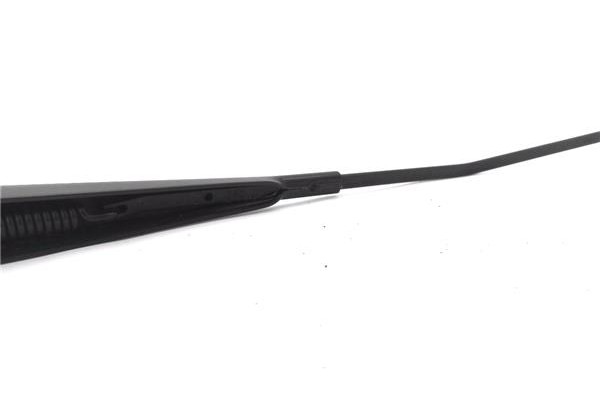 Recambio de brazo limpiaparabrisas delantero derecho para seat ateca (khp) 1.5 style referencia OEM IAM 576955410B  