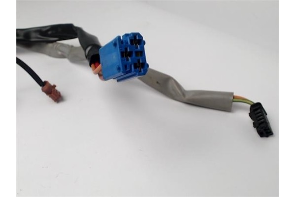 Recambio de llave para peugeot partner furgón 1.6 hdi referencia OEM IAM 9927FY  