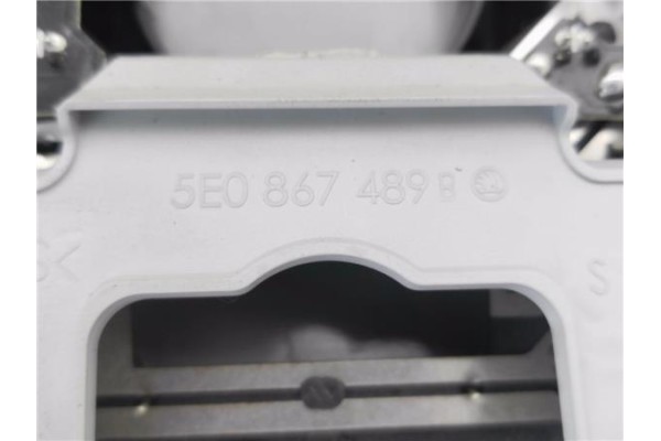 Recambio de luz delantero central techo para seat ateca (khp) 1.5 style referencia OEM IAM 5E0867489R  