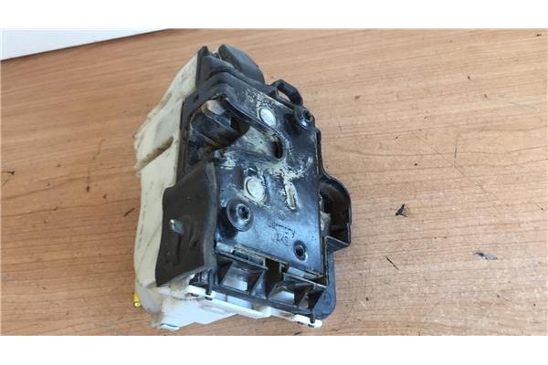 Recambio de cierre electromagnetico trasero derecho para volkswagen polo iii berlina (6n2) 1.0 conceptline referencia OEM IAM 1H