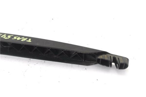 Recambio de brazo limpiaparabrisas trasero para opel astra h berlina 1.7 cdti referencia OEM IAM 13105983  
