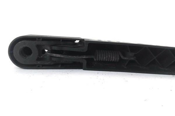 Recambio de brazo limpiaparabrisas trasero para opel astra h berlina 1.7 cdti referencia OEM IAM 13105983  