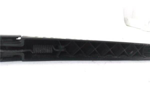Recambio de brazo limpiaparabrisas trasero para opel astra h berlina 1.7 cdti referencia OEM IAM 13105983  