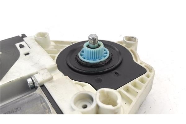 Recambio de motor elevalunas delantero derecho para seat altea xl (5p5) 2.0 freetrack 4x4 referencia OEM IAM 5P0837402N 1K095979