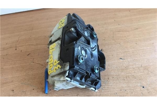Recambio de cierre electromagnetico delantero derecho para volkswagen polo iii (6n1) 1.4 básico referencia OEM IAM 837016E  