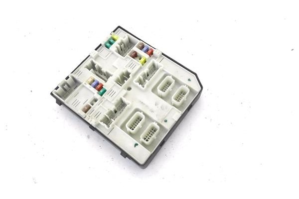 Recambio de caja fusibles/rele para renault scenic iii (jz) 1.2 grand expression referencia OEM IAM 284B62069R 522222F06 